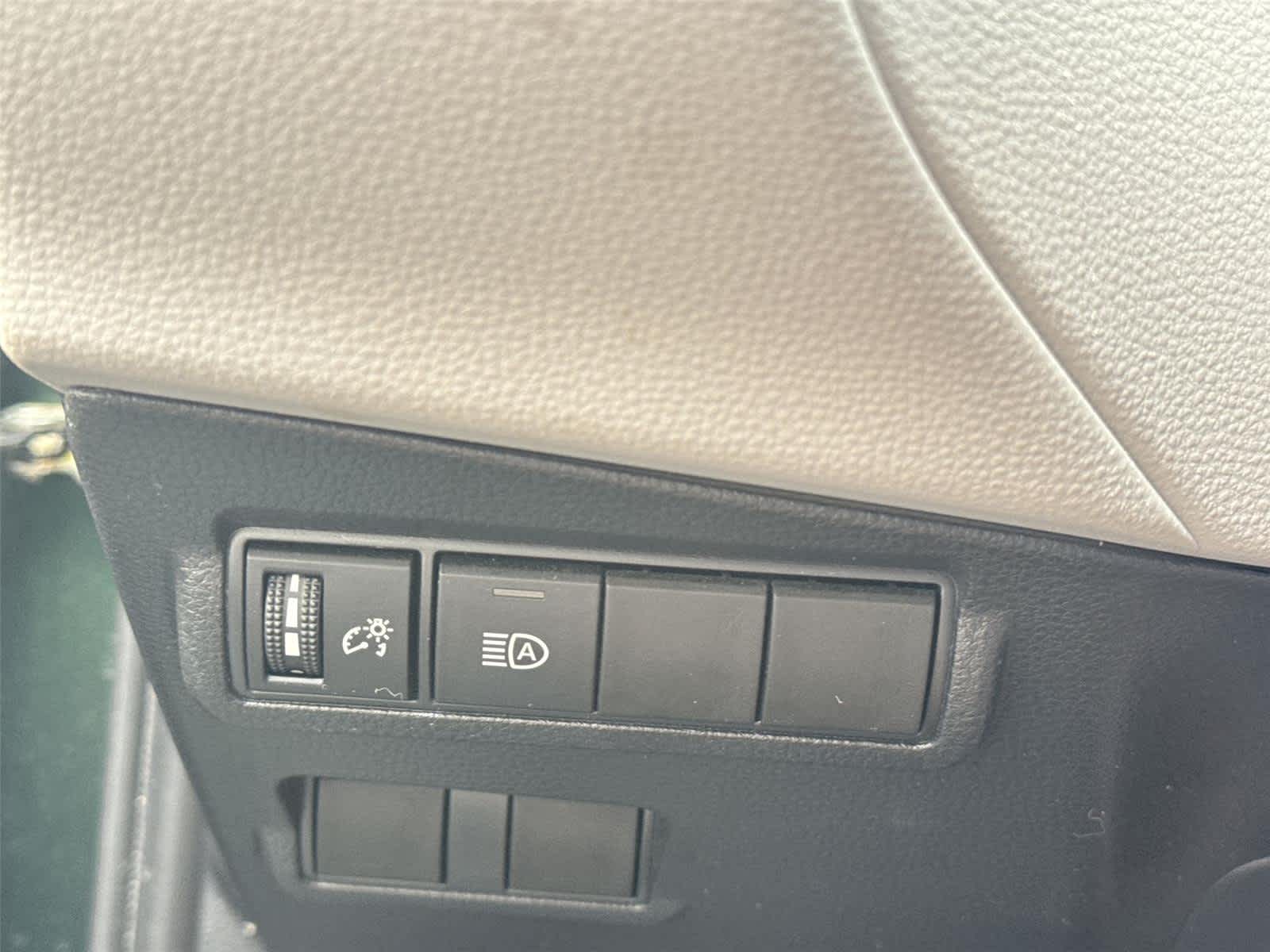 Thumbnail: 2022 Toyota Corolla Cross - 22