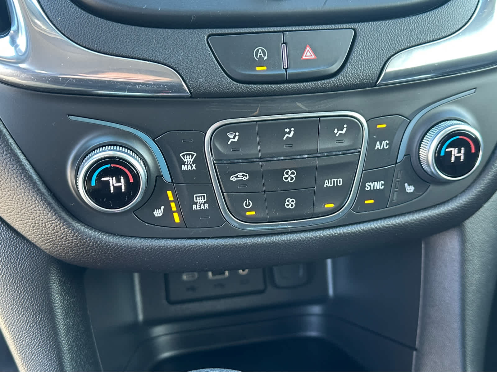 Thumbnail: 2022 Chevrolet Equinox - 16