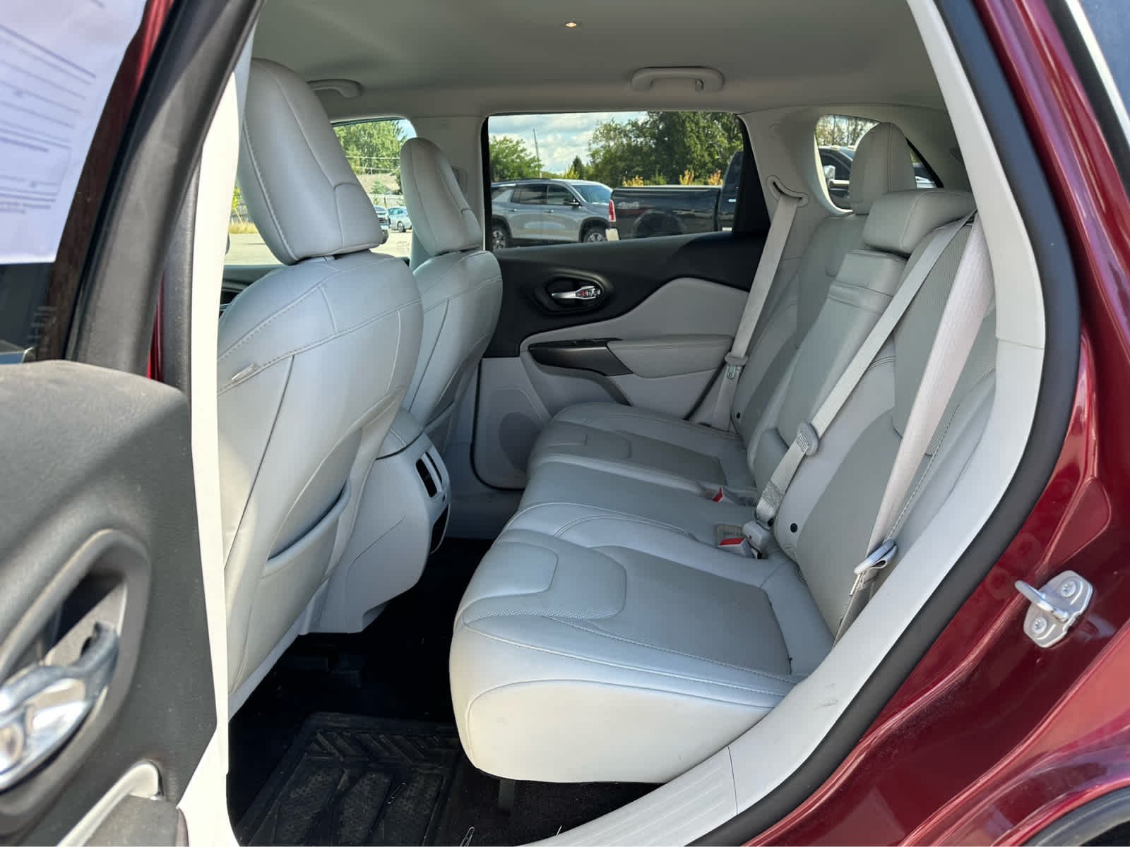 Thumbnail: 2019 Jeep Cherokee - 19
