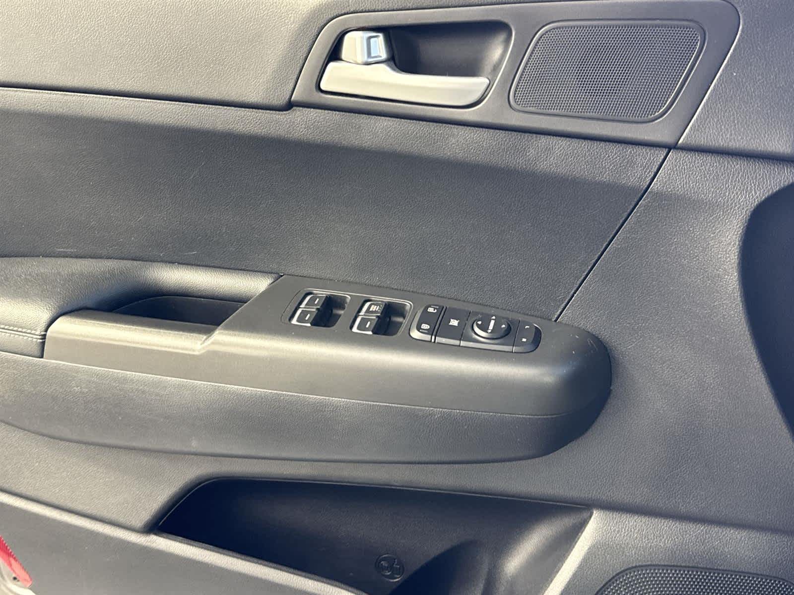 Thumbnail: 2017 Kia Sportage - 21