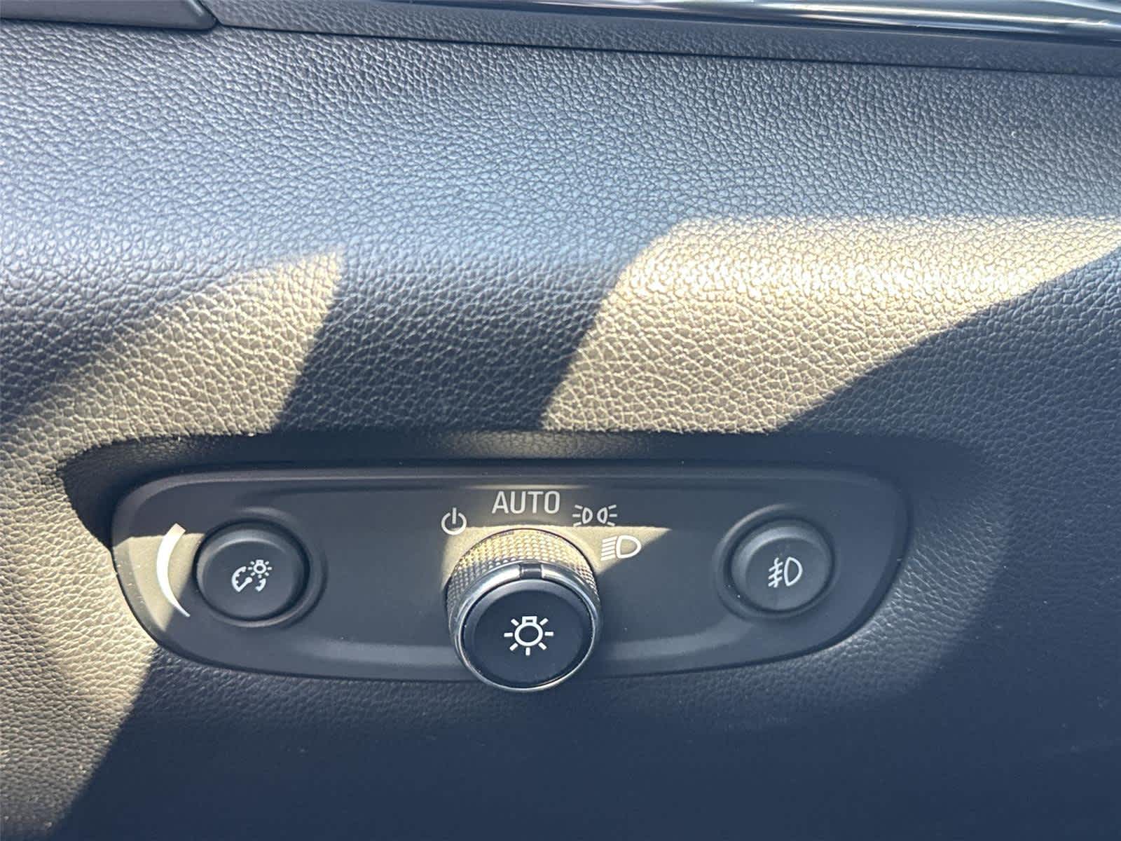 Thumbnail: 2018 Chevrolet Traverse - 23