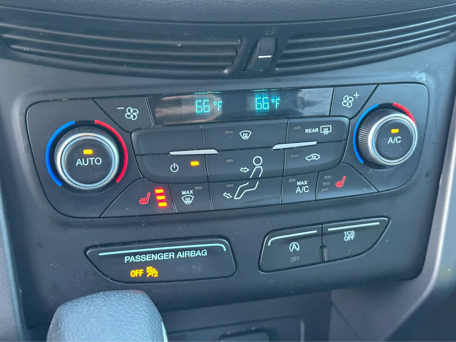 Thumbnail: 2018 Ford Escape - 16