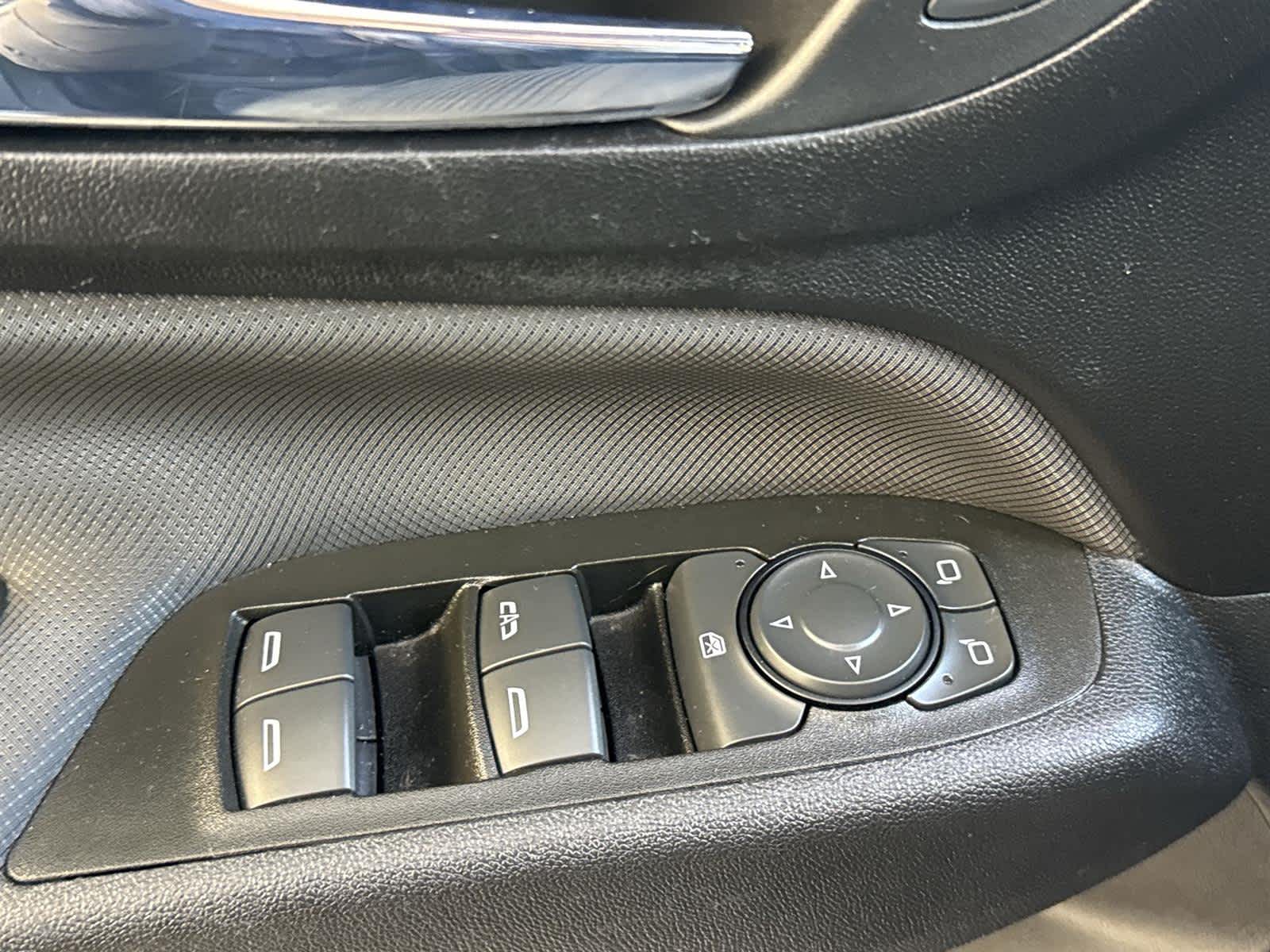 Thumbnail: 2022 Chevrolet Equinox - 23