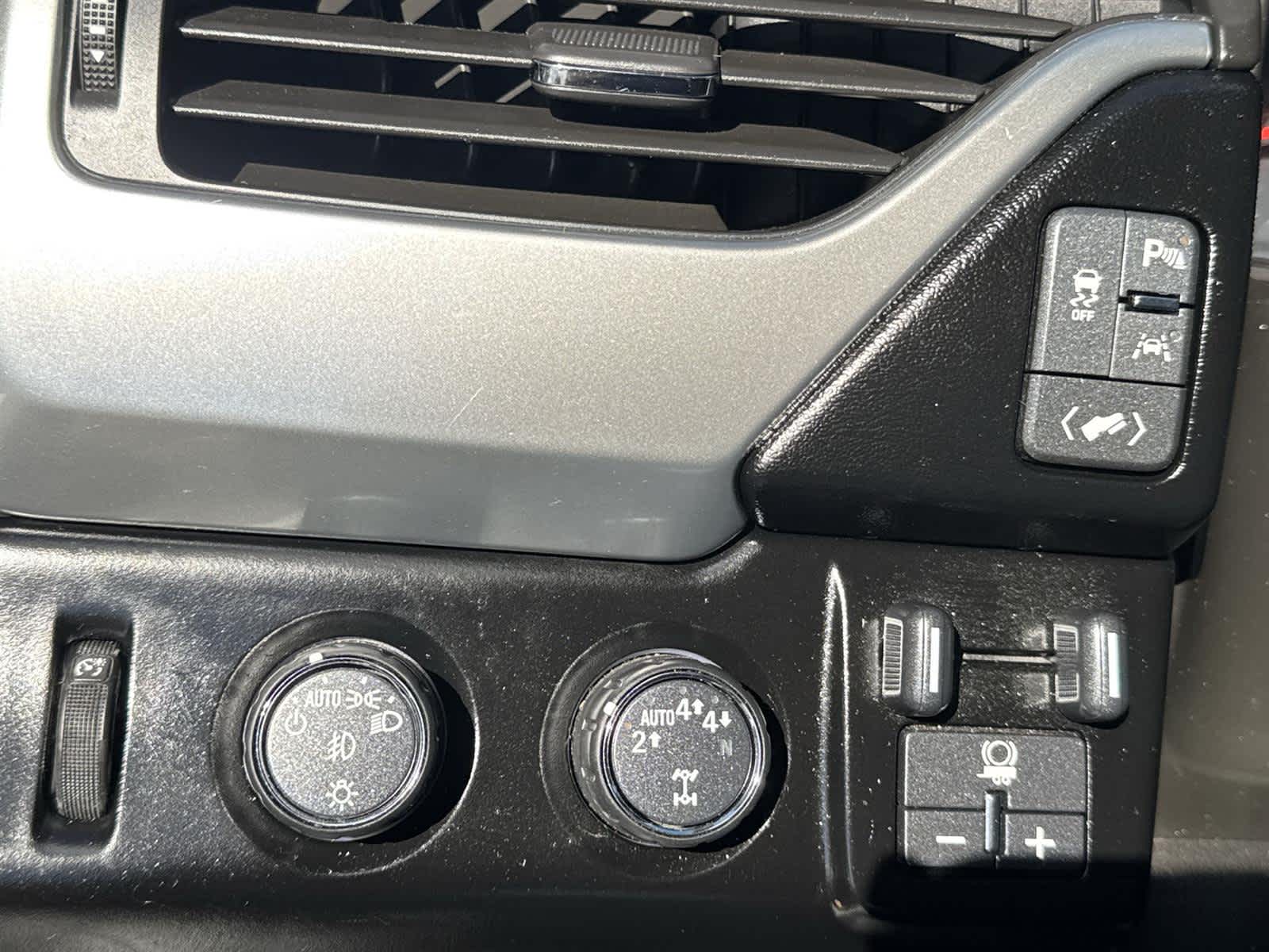 Thumbnail: 2019 Chevrolet Tahoe - 24