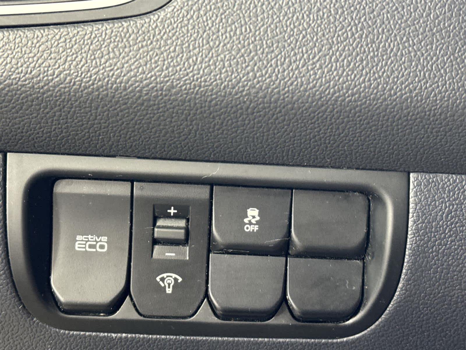 Thumbnail: 2016 Kia Rio - 19