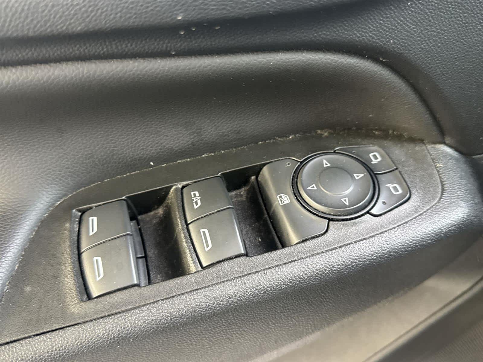 Thumbnail: 2022 Chevrolet Equinox - 22