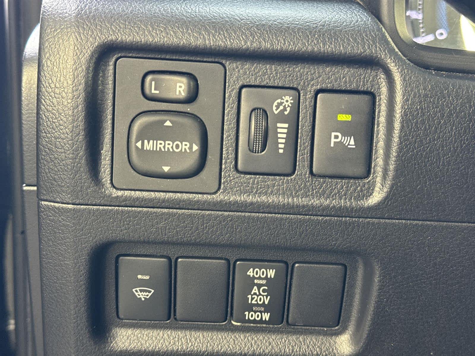 Thumbnail: 2015 Toyota 4Runner - 24