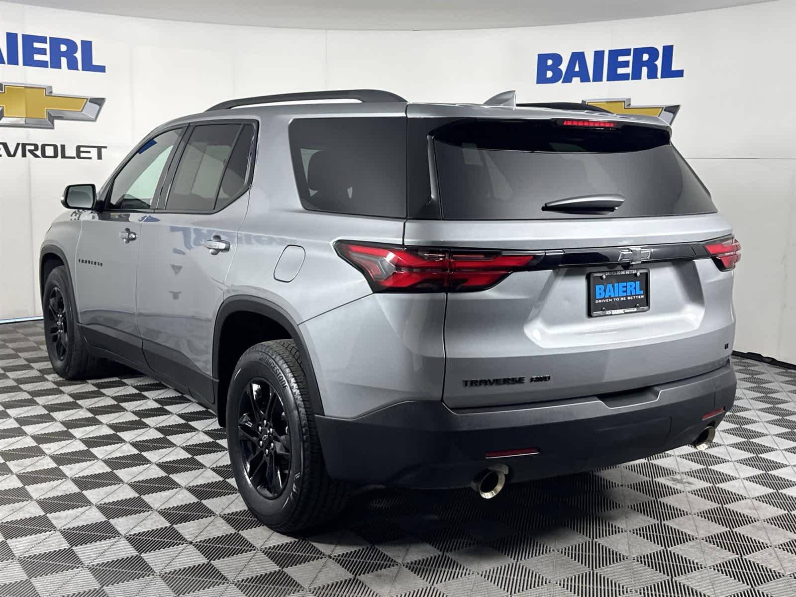 Thumbnail: 2023 Chevrolet Traverse - 3