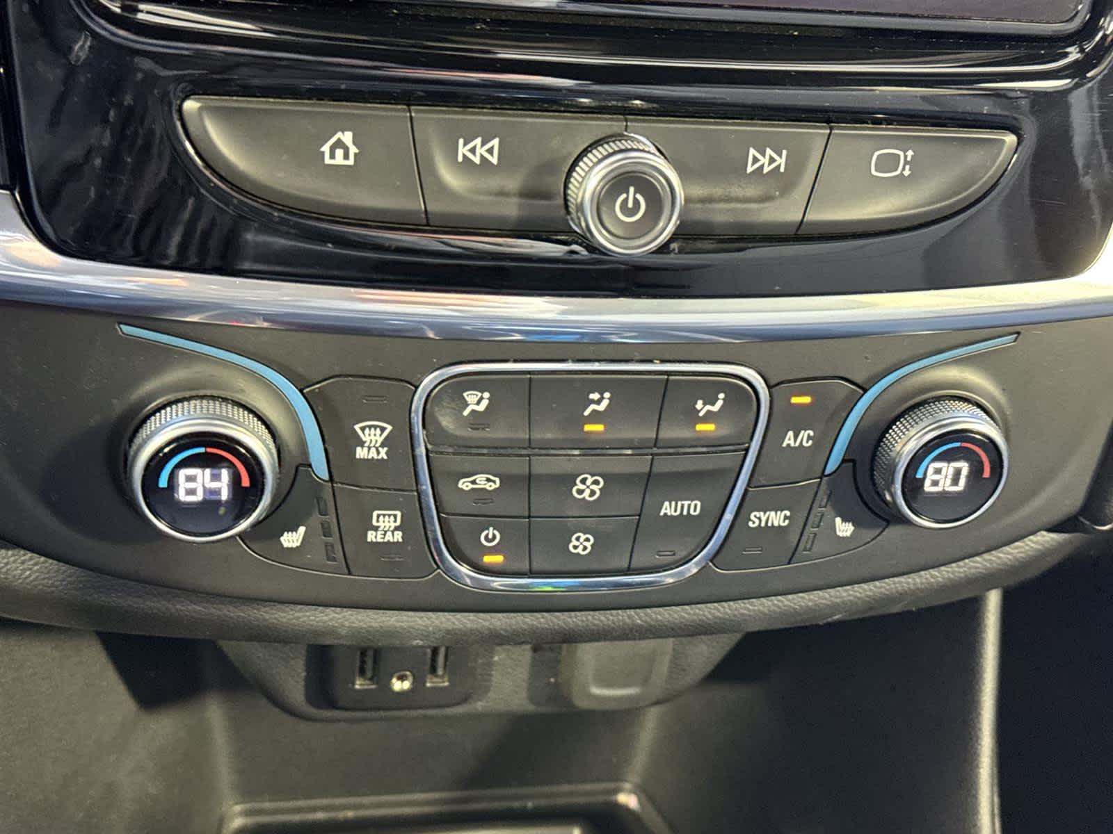 Thumbnail: 2023 Chevrolet Traverse - 22