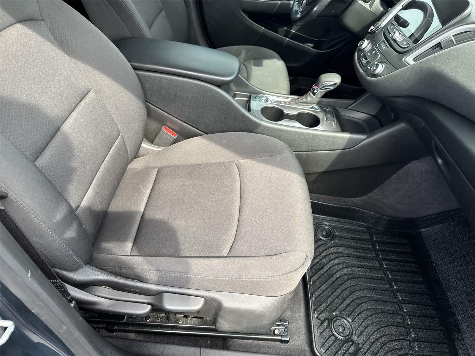 Thumbnail: 2021 Chevrolet Malibu - 15