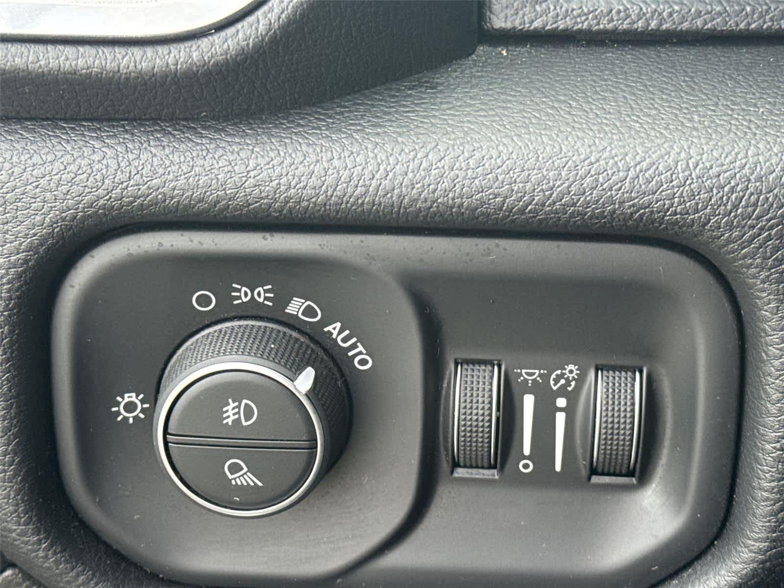 Thumbnail: 2021 RAM 1500 - 21