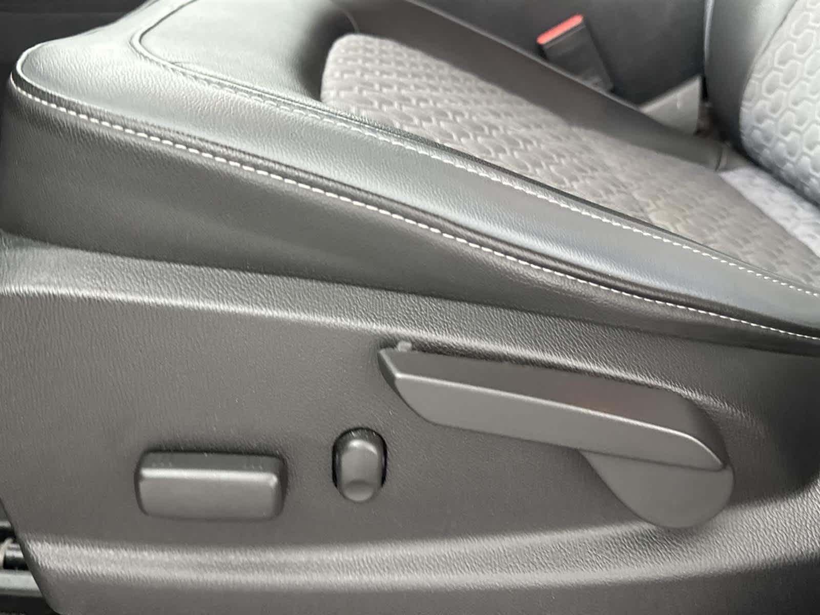 Thumbnail: 2021 Chevrolet Colorado - 13