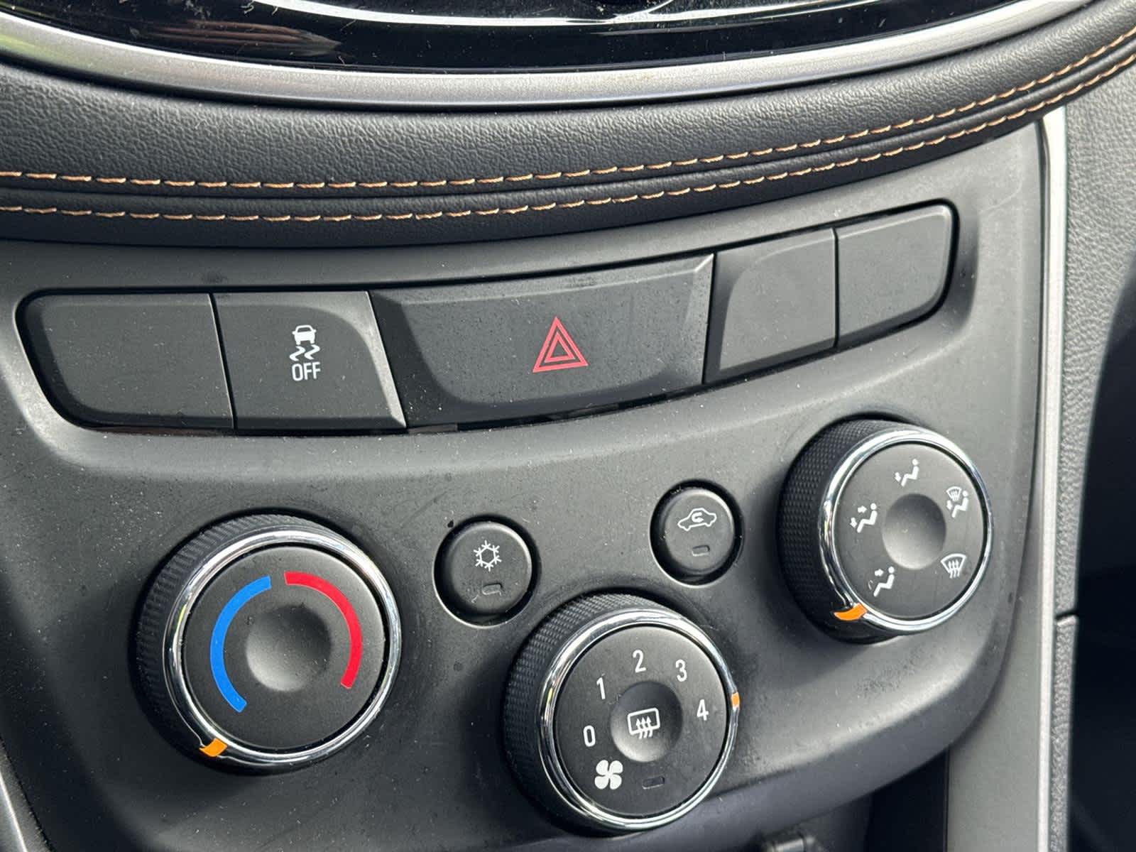 Thumbnail: 2022 Chevrolet Trax - 18