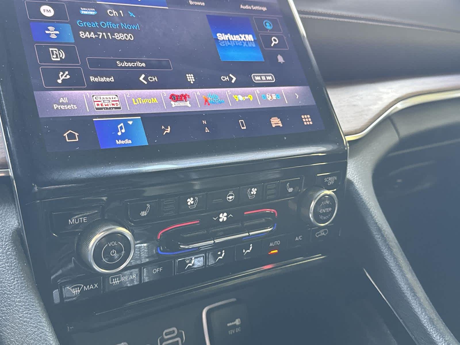 Thumbnail: 2022 Jeep Grand Cherokee - 19