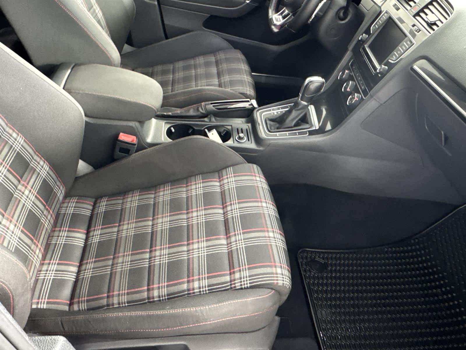 Thumbnail: 2017 Volkswagen Golf - 14