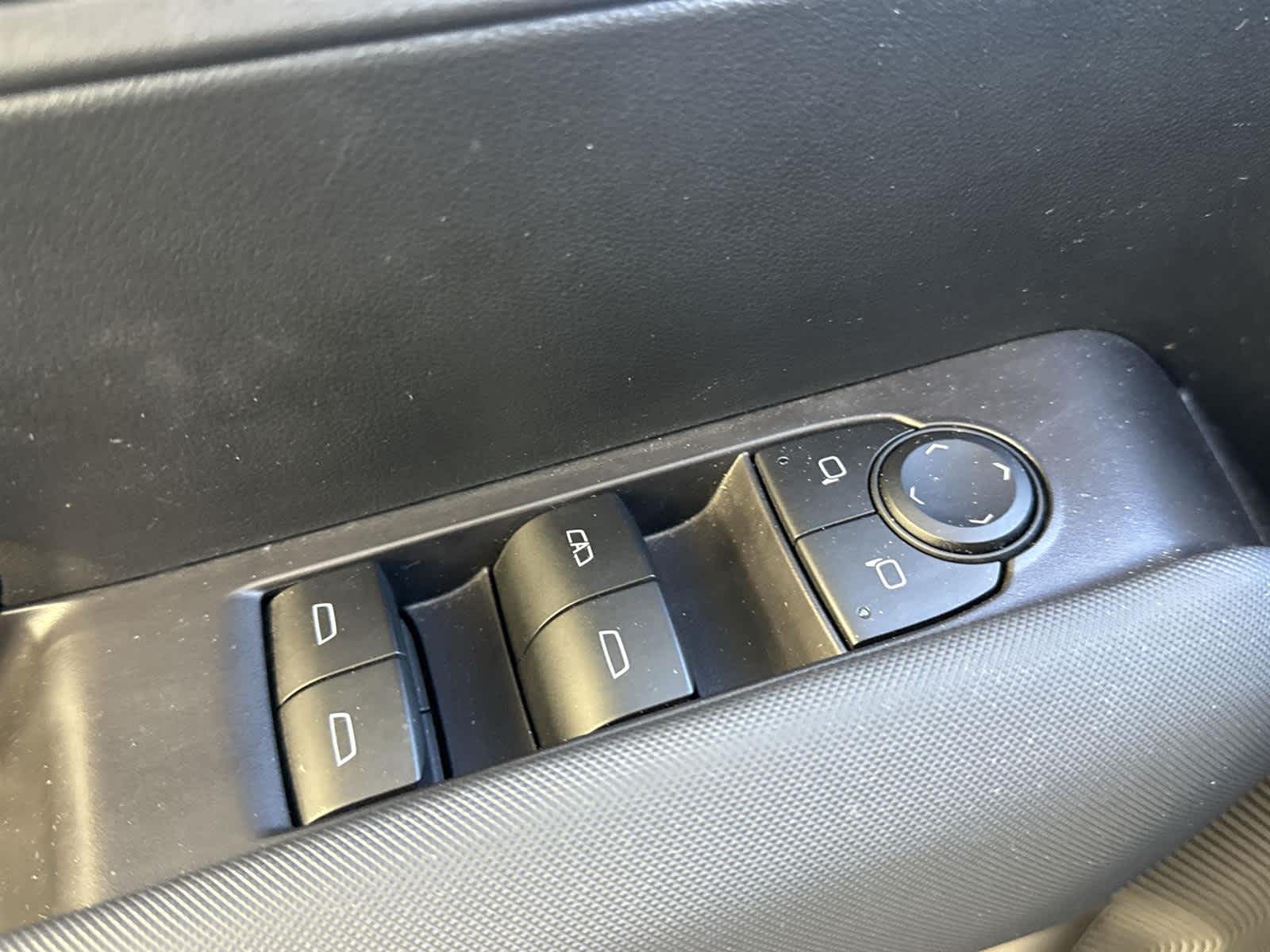 Thumbnail: 2023 Chevrolet Colorado - 24