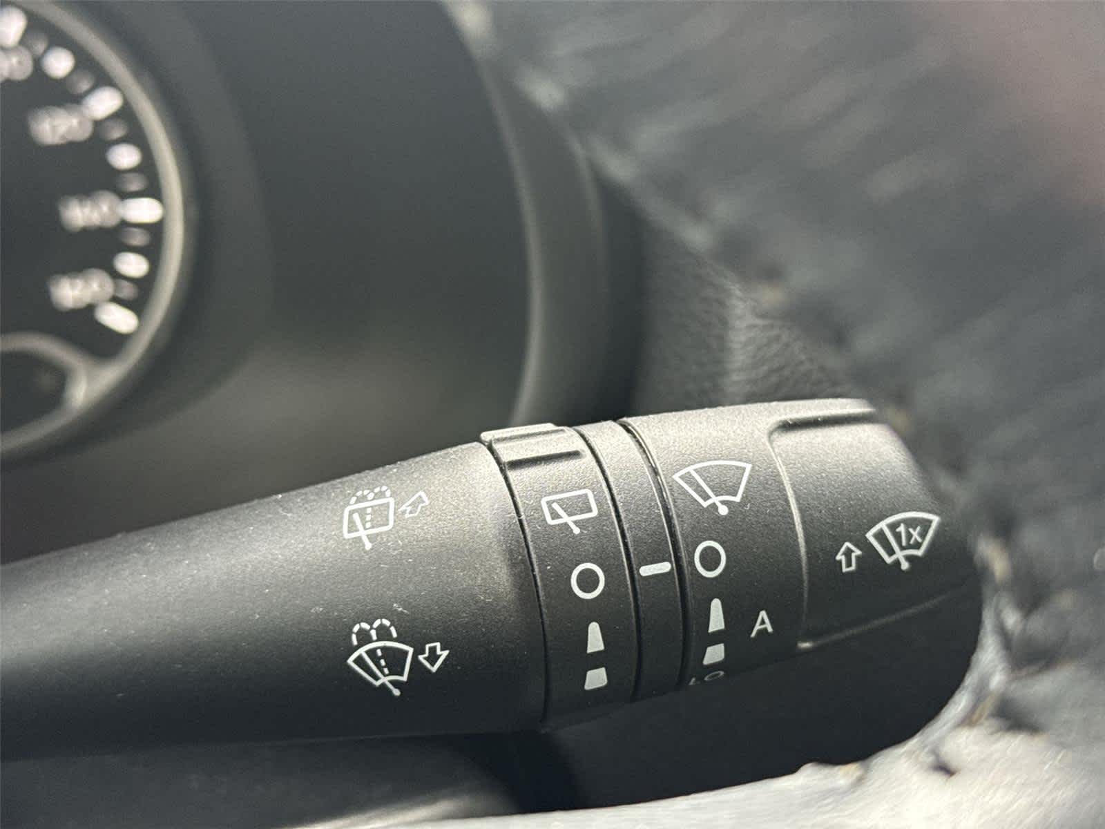 Thumbnail: 2020 Jeep Renegade - 28