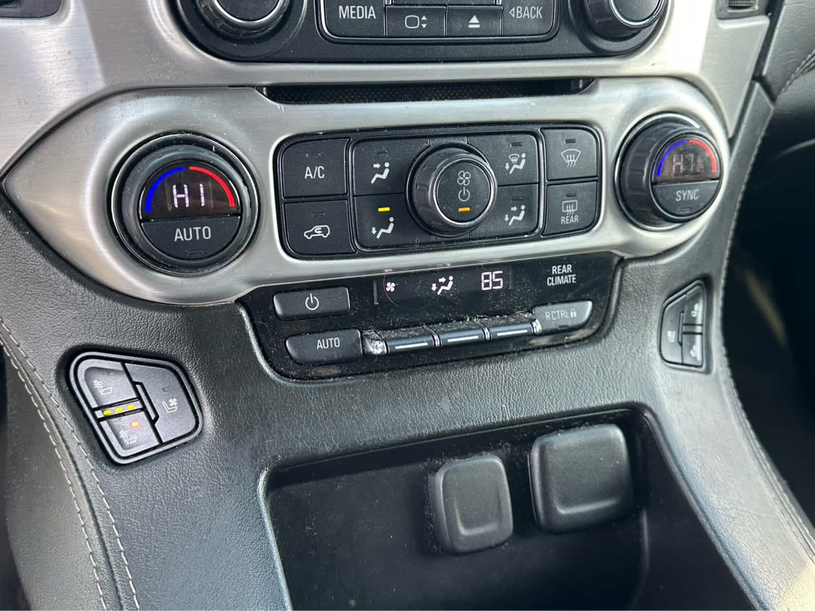 Thumbnail: 2018 GMC Yukon XL - 15