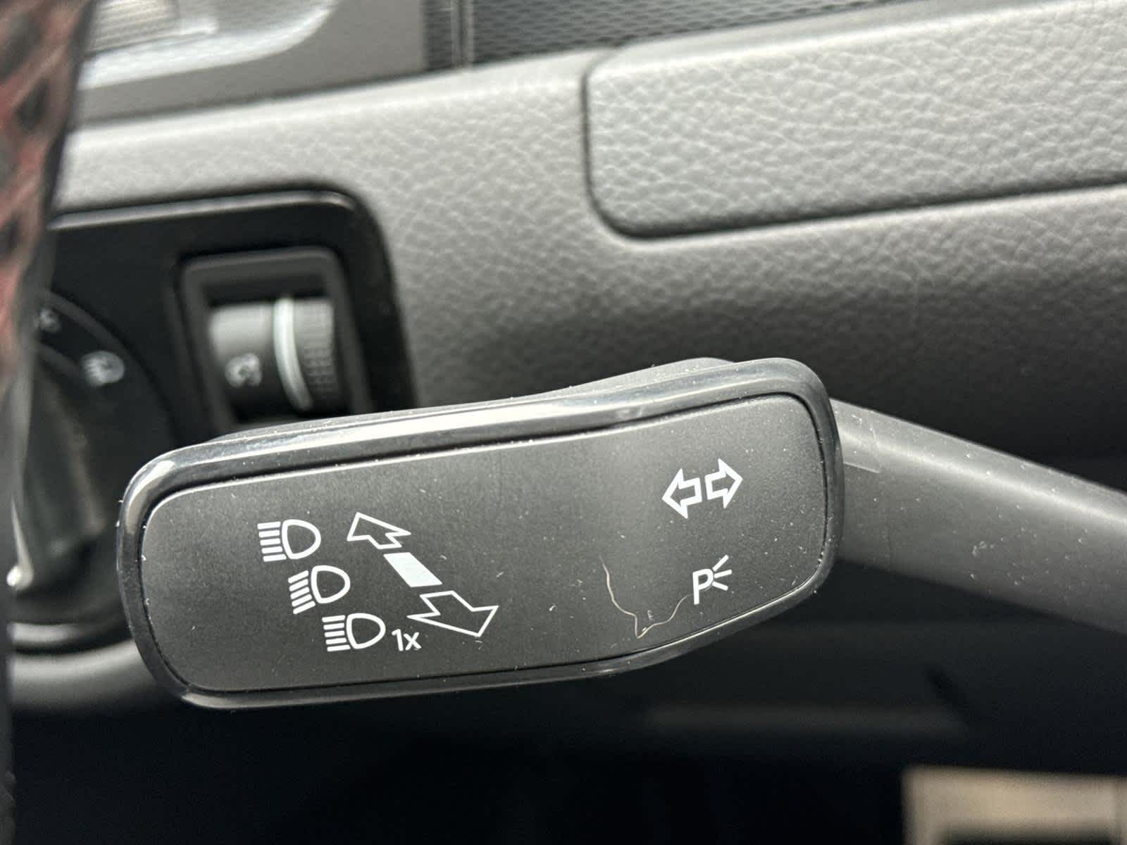 Thumbnail: 2017 Volkswagen Golf - 25