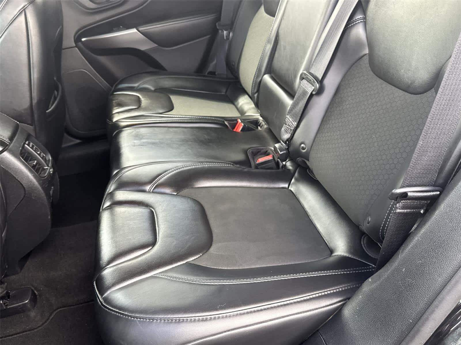 Thumbnail: 2019 Jeep Cherokee - 13