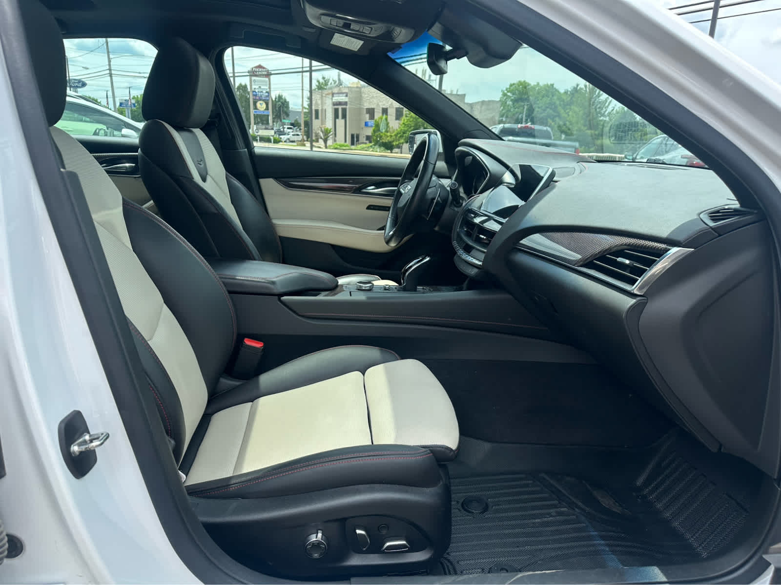 Thumbnail: 2022 Cadillac CT5 - 21