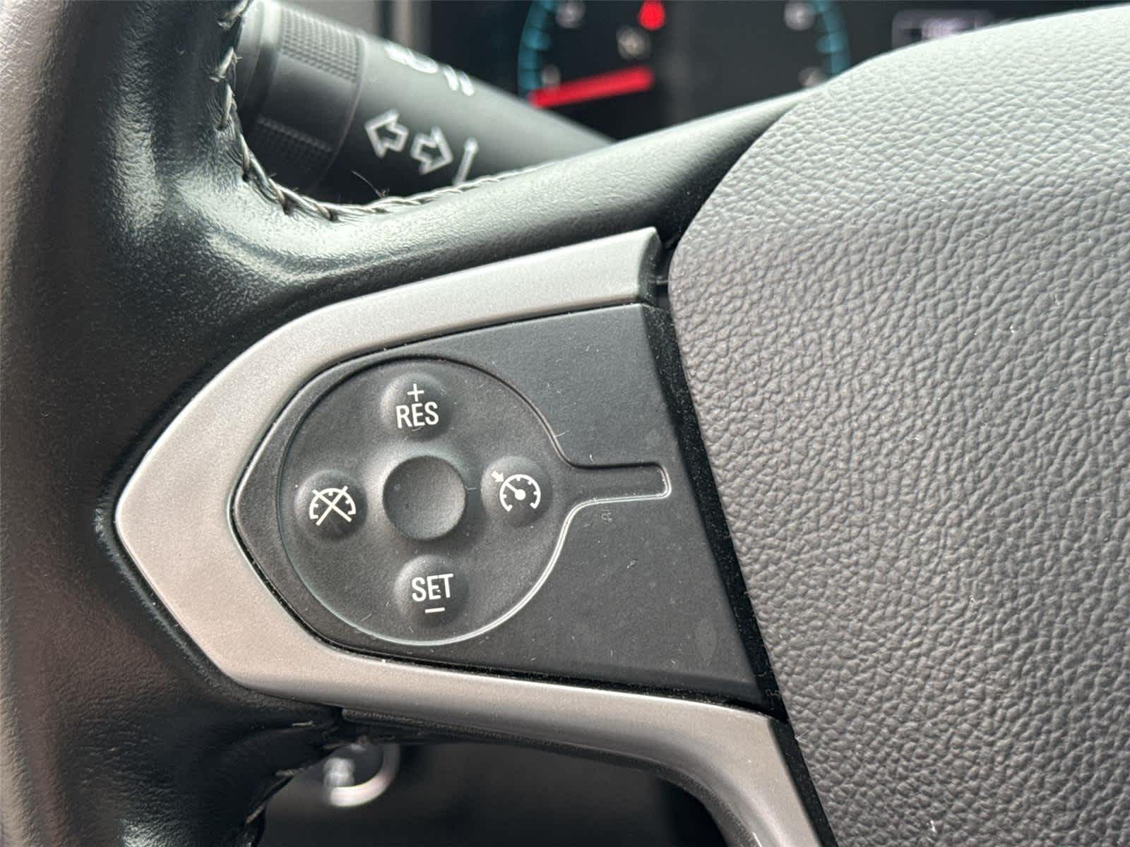 Thumbnail: 2022 Chevrolet Colorado - 24