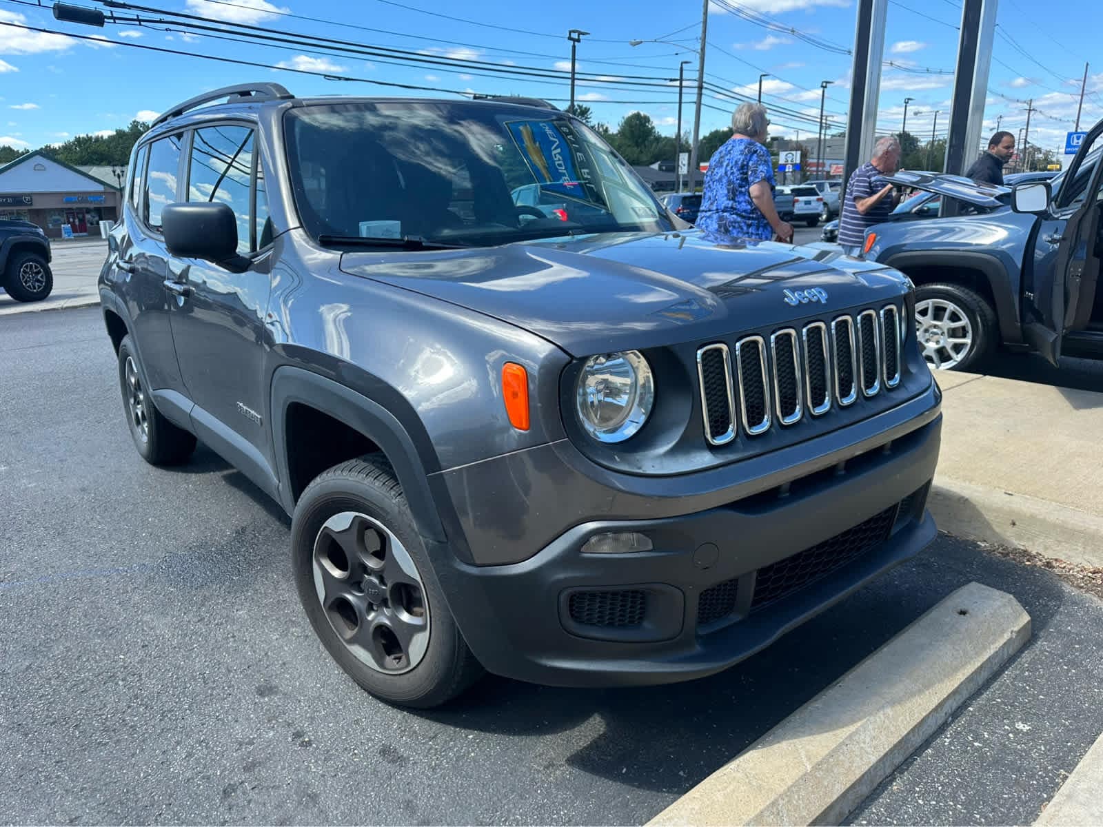 Thumbnail: 2016 Jeep Renegade - 3