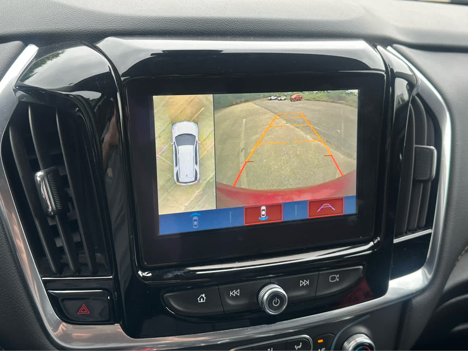 Thumbnail: 2019 Chevrolet Traverse - 16