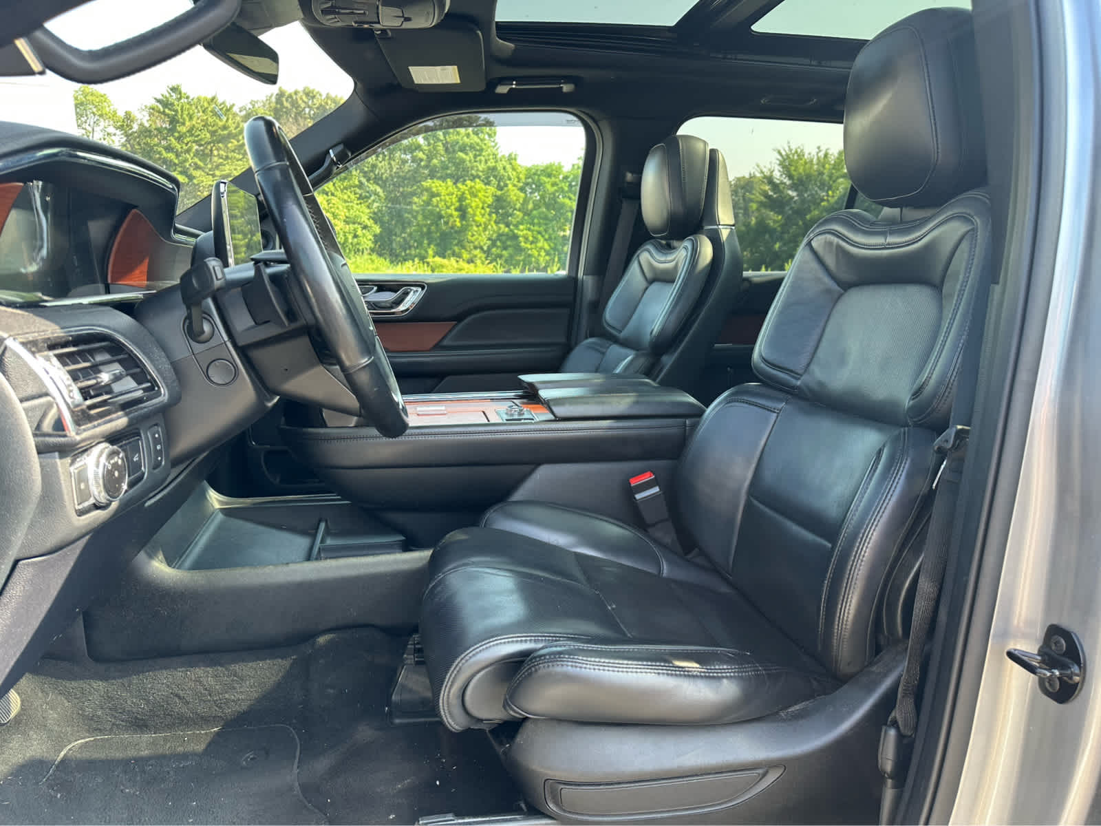 Thumbnail: 2020 Lincoln Navigator L - 10