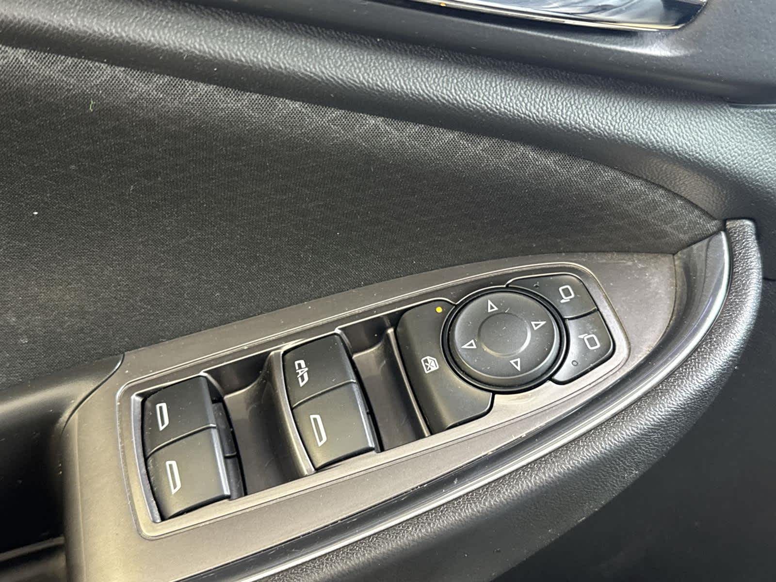 Thumbnail: 2017 Chevrolet Malibu - 23