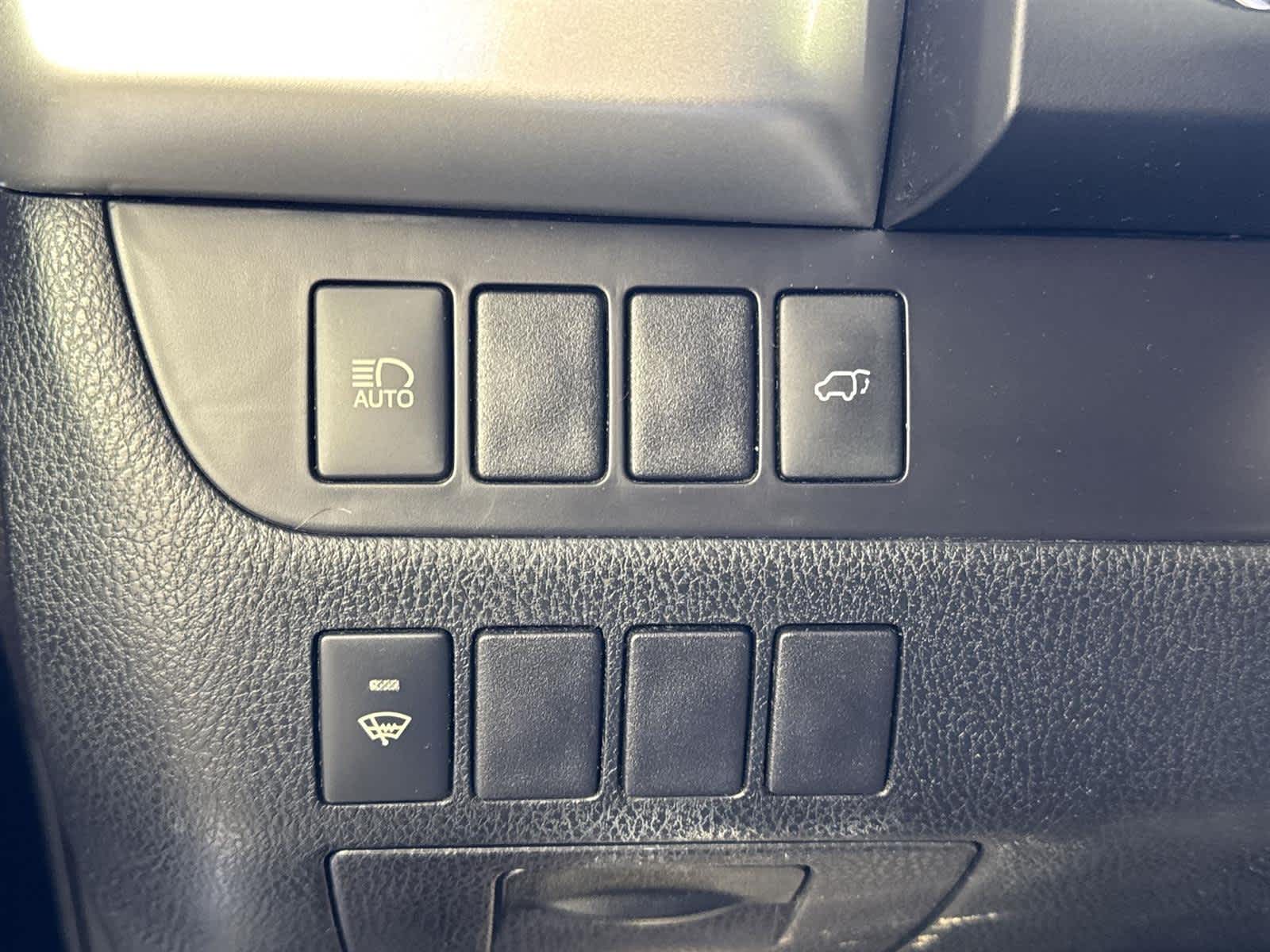 Thumbnail: 2018 Toyota Highlander - 25