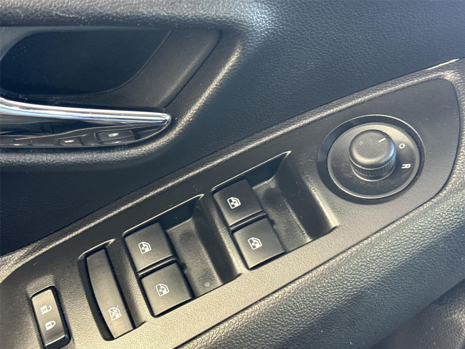 Thumbnail: 2022 Chevrolet Trax - 21