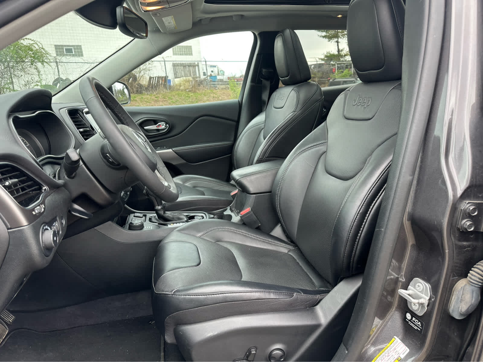 Thumbnail: 2022 Jeep Cherokee - 10