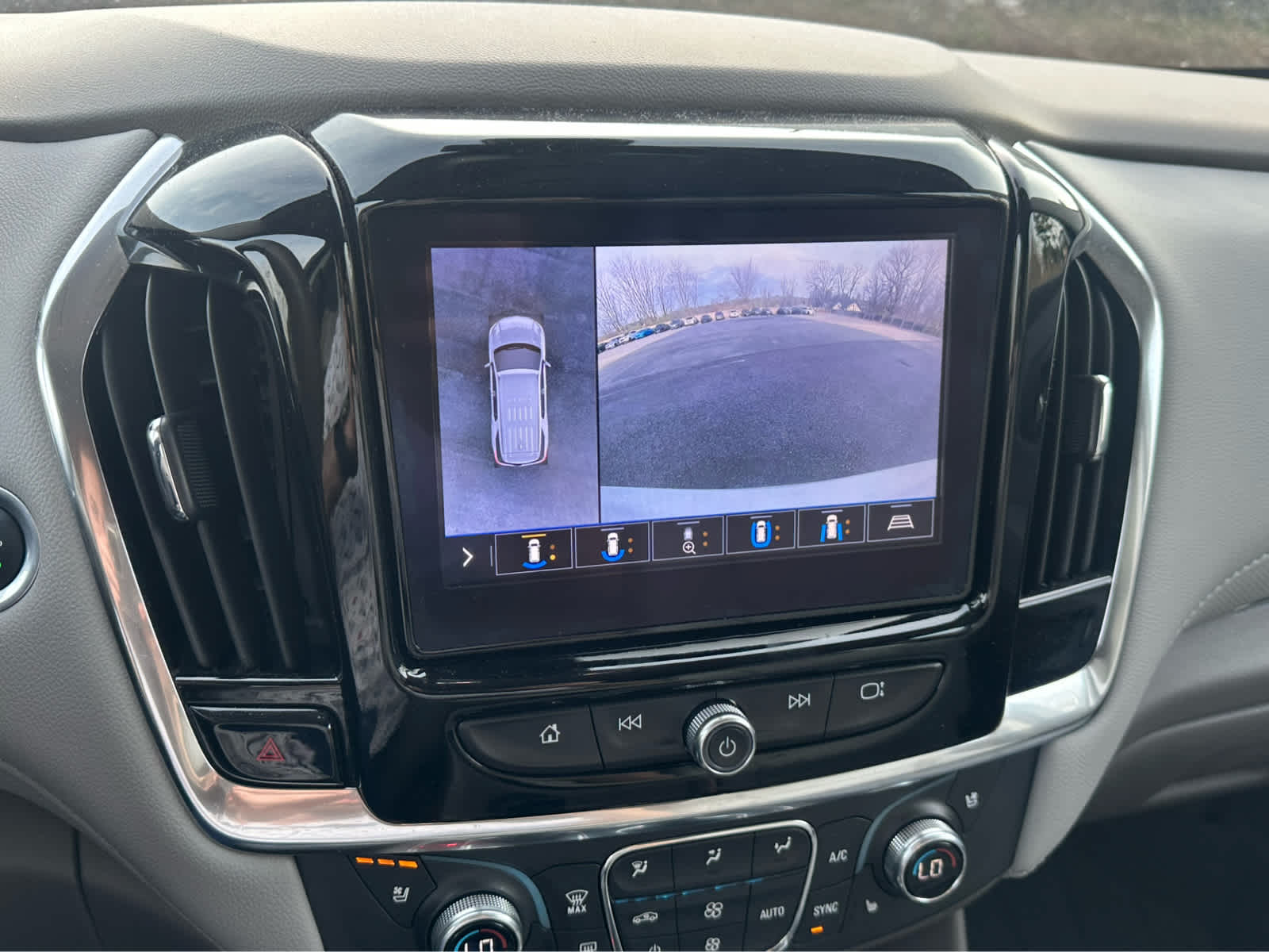 Thumbnail: 2021 Chevrolet Traverse - 15