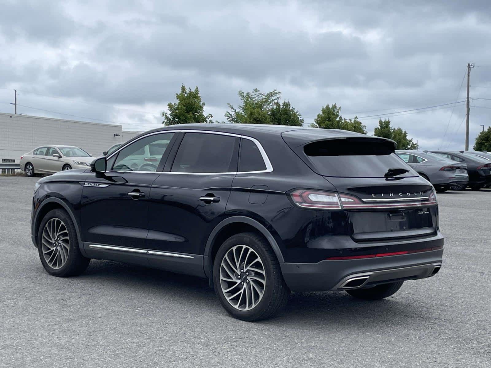Thumbnail: 2020 Lincoln Nautilus - 3