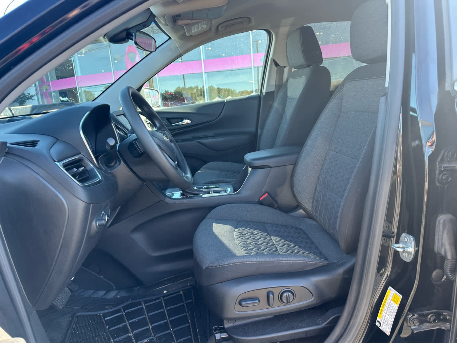 Thumbnail: 2022 Chevrolet Equinox - 10