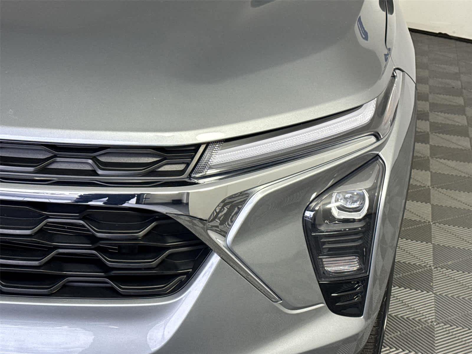 Thumbnail: 2024 Chevrolet Trax - 9