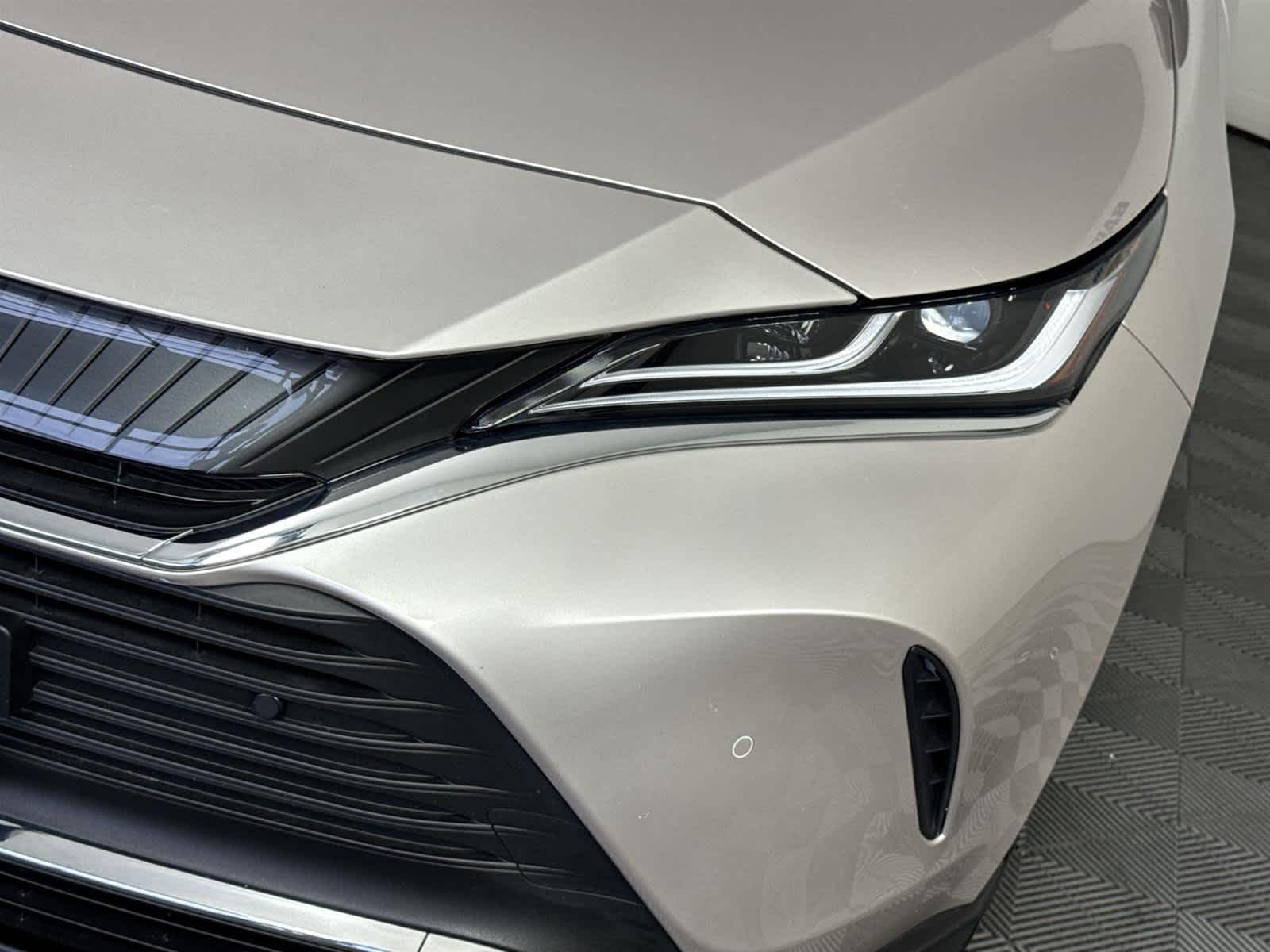 Thumbnail: 2024 Toyota Venza - 9