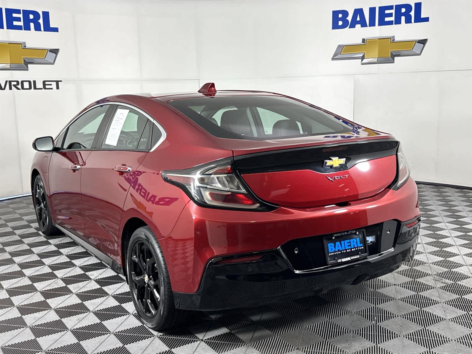 Thumbnail: 2018 Chevrolet Volt - 3