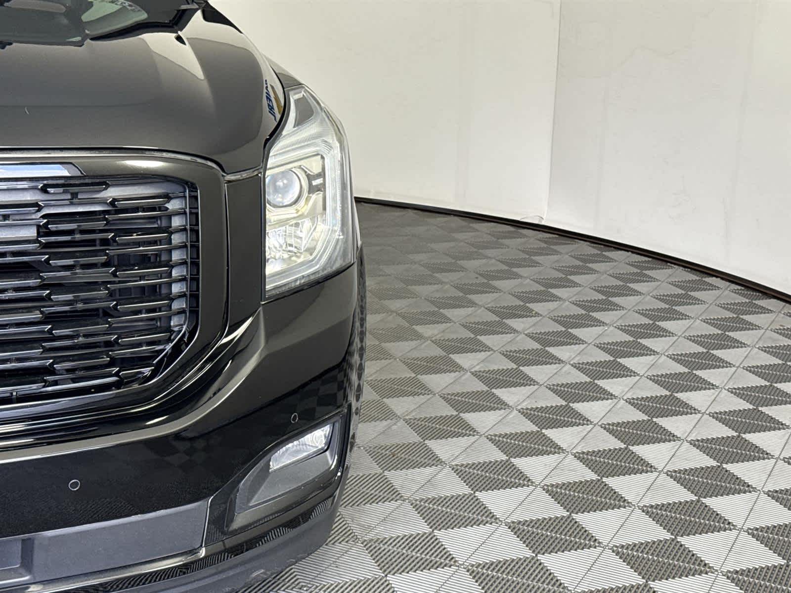 2018 GMC Yukon Denali 9