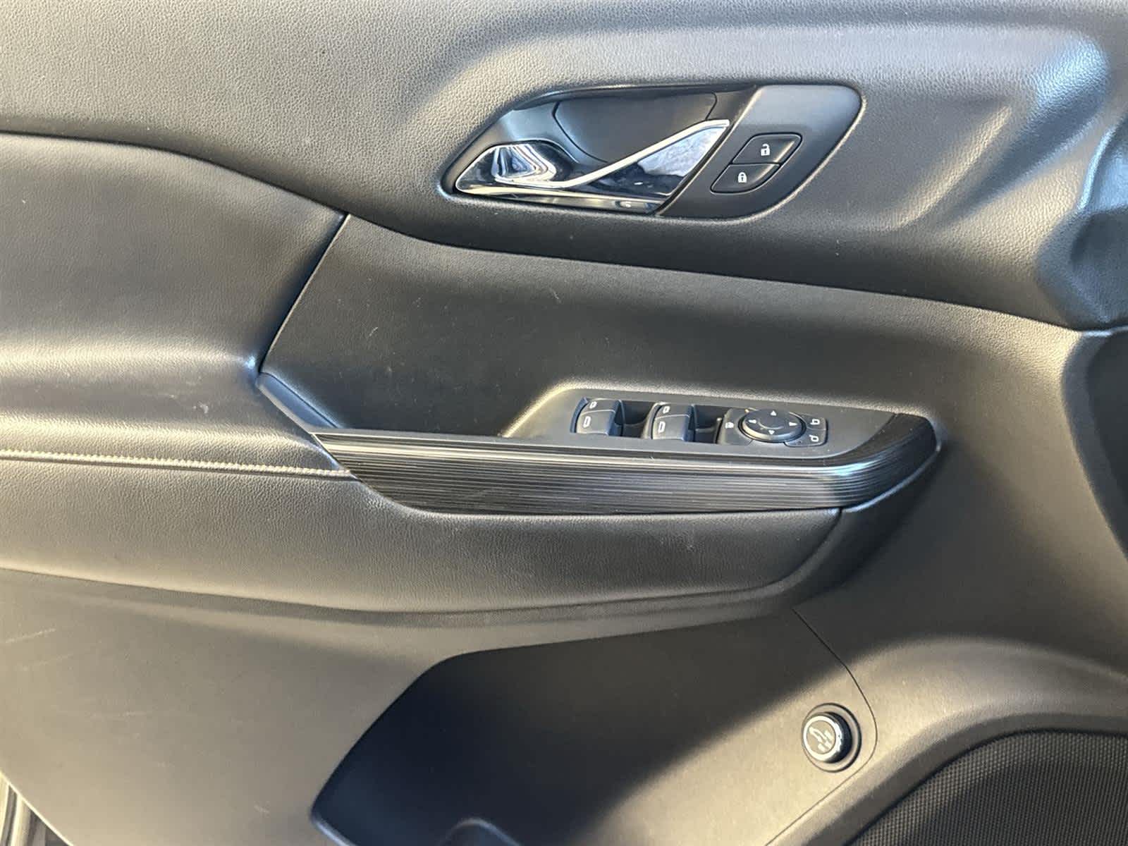 Thumbnail: 2017 GMC Acadia - 24