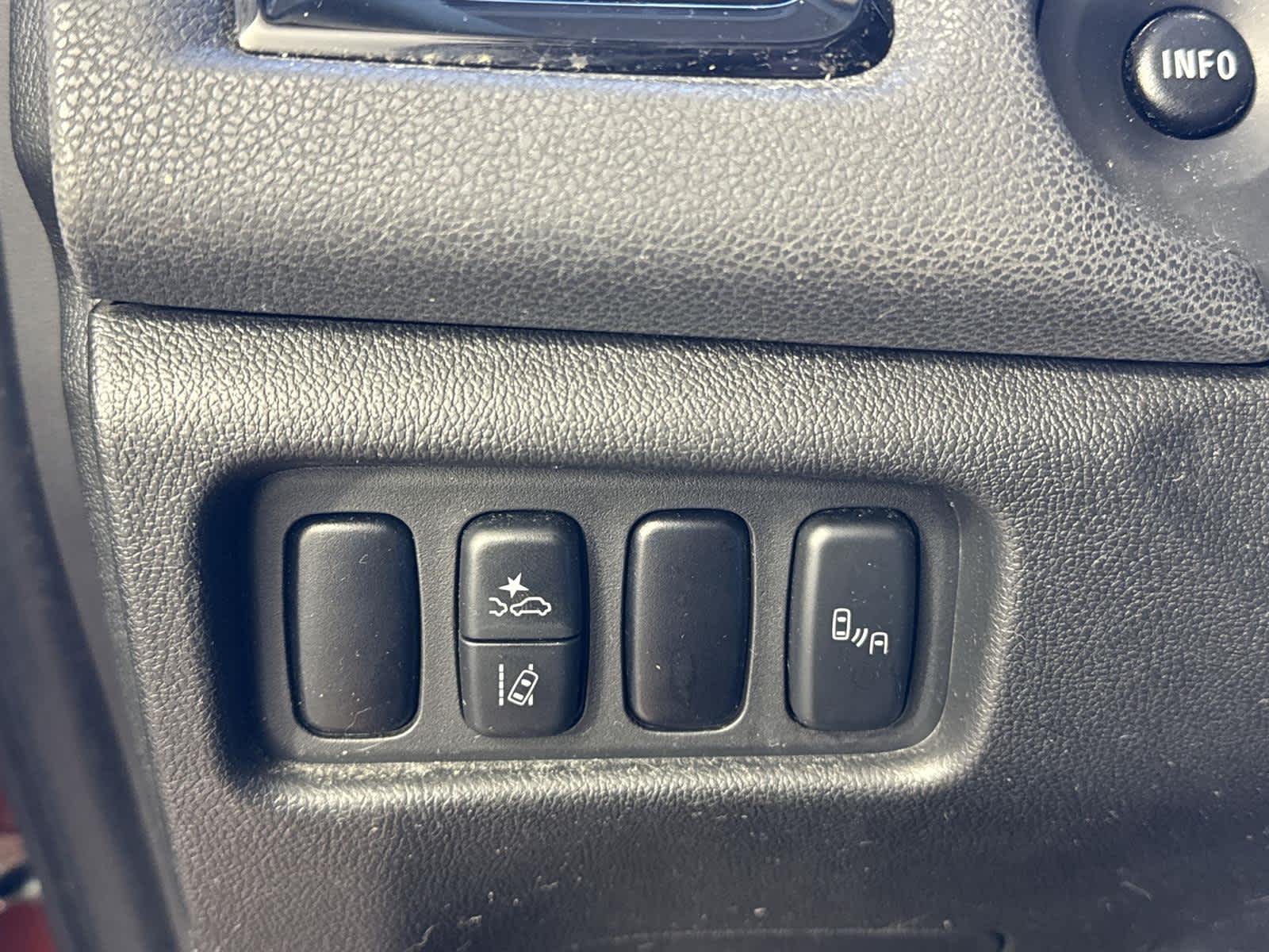 Thumbnail: 2020 Mitsubishi Outlander Sport - 23