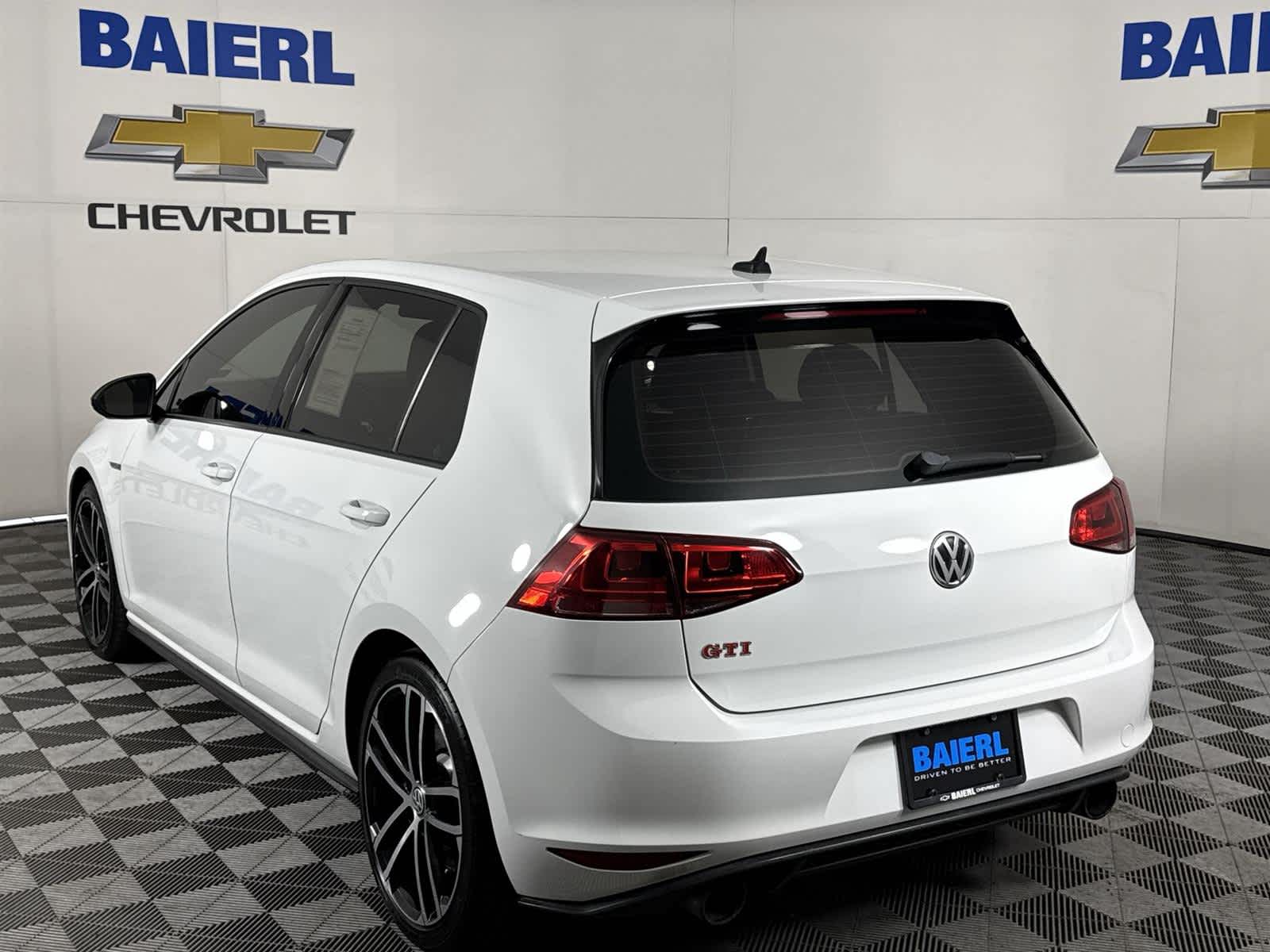 Thumbnail: 2017 Volkswagen Golf - 3