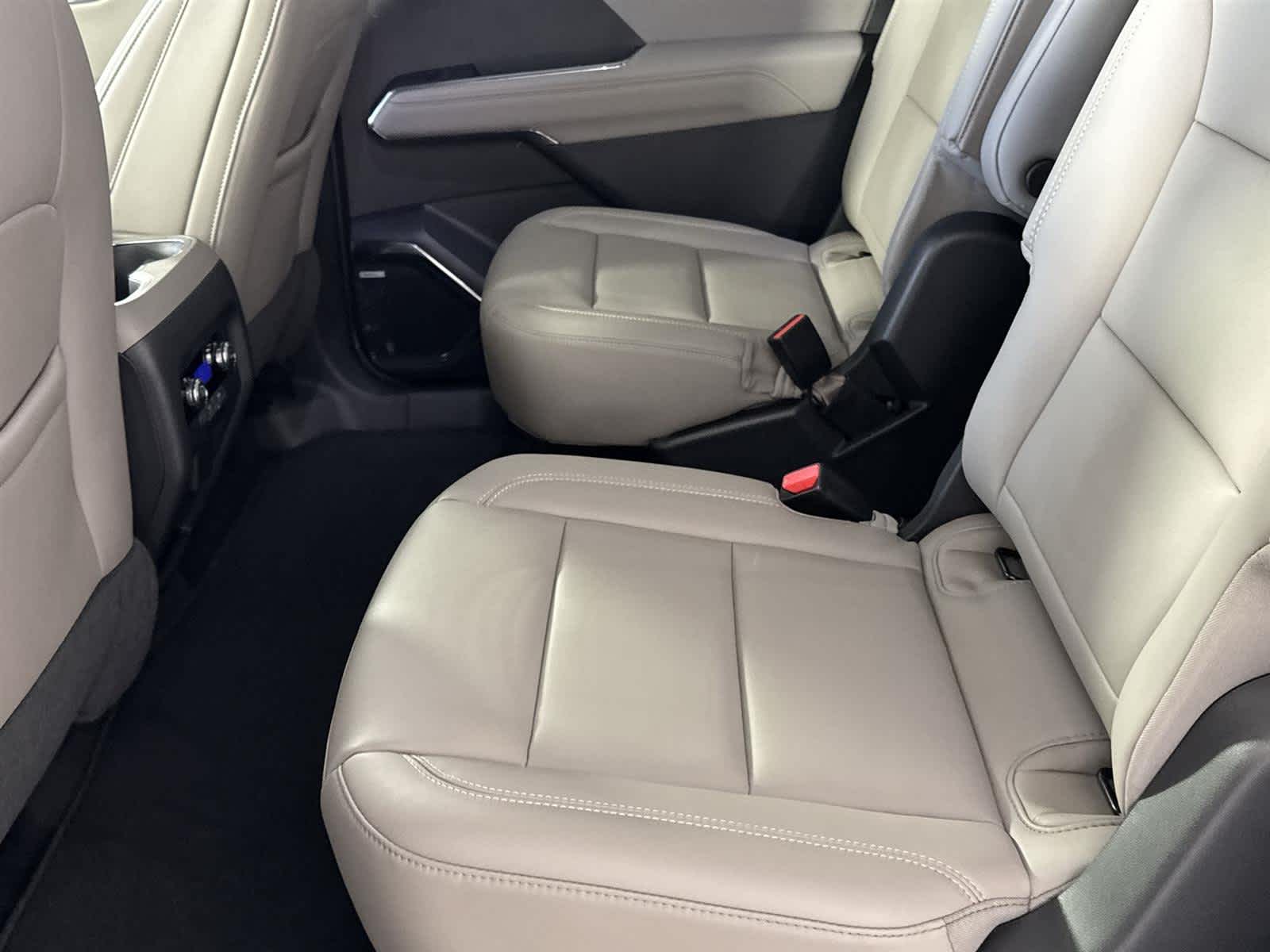 Thumbnail: 2024 GMC Acadia - 14