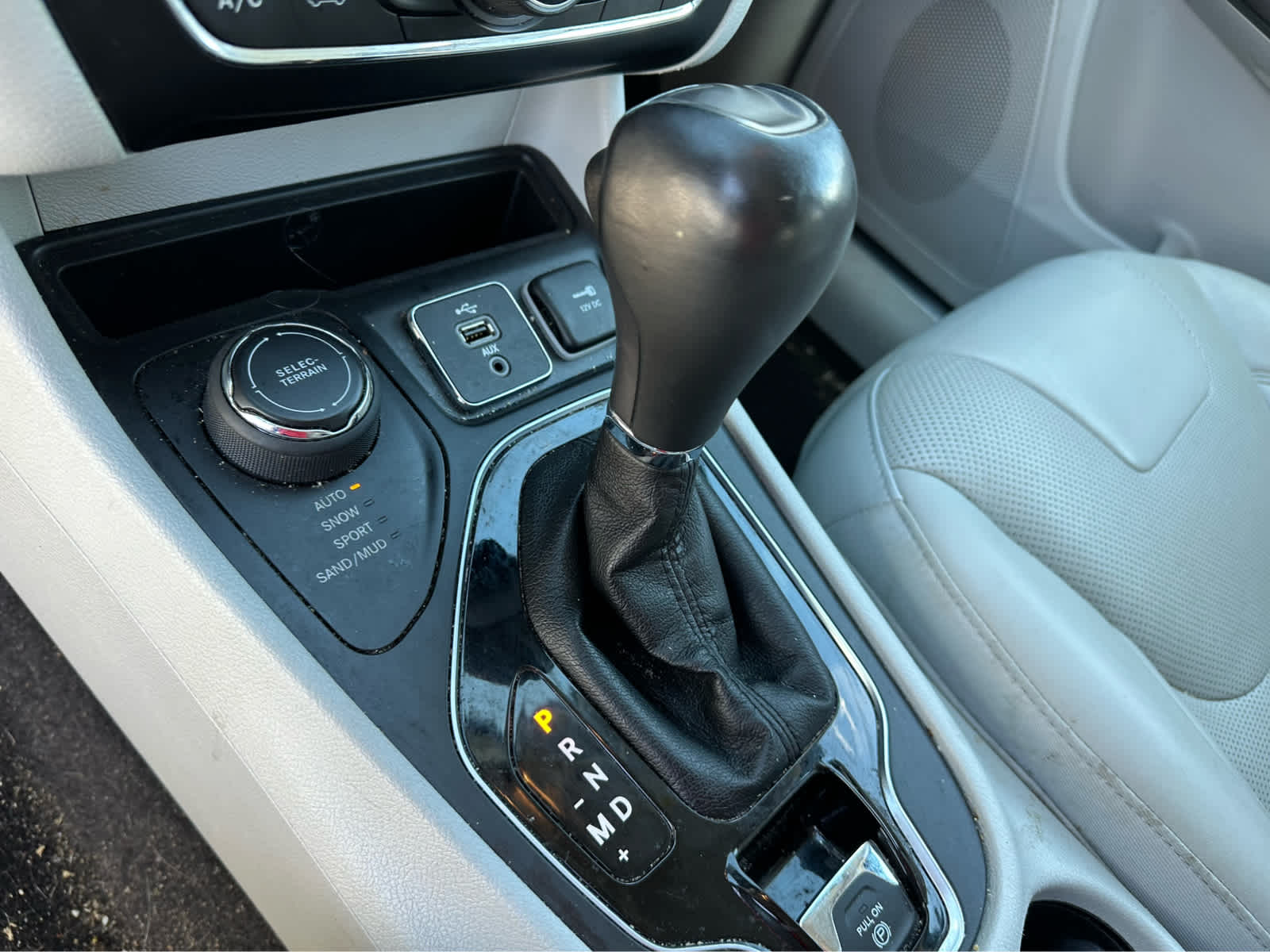 Thumbnail: 2019 Jeep Cherokee - 14