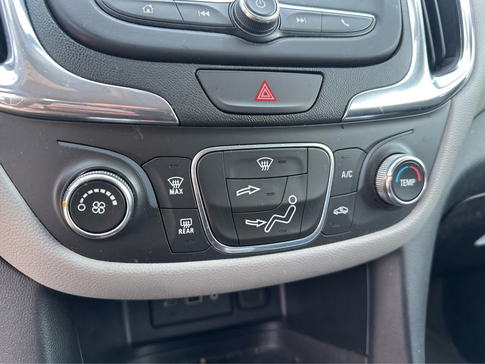 Thumbnail: 2019 Chevrolet Equinox - 14