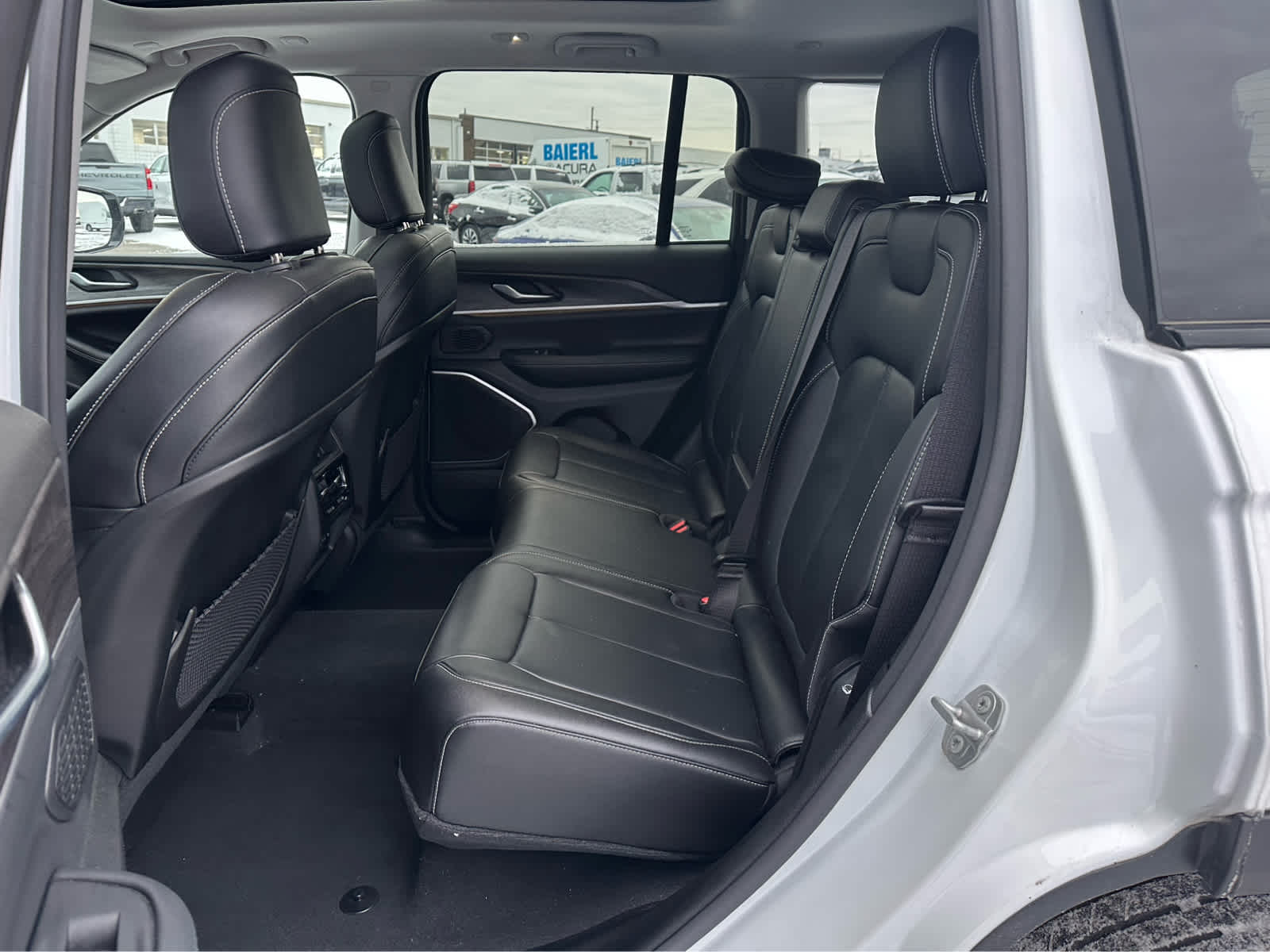 Thumbnail: 2022 Jeep Grand Cherokee - 23