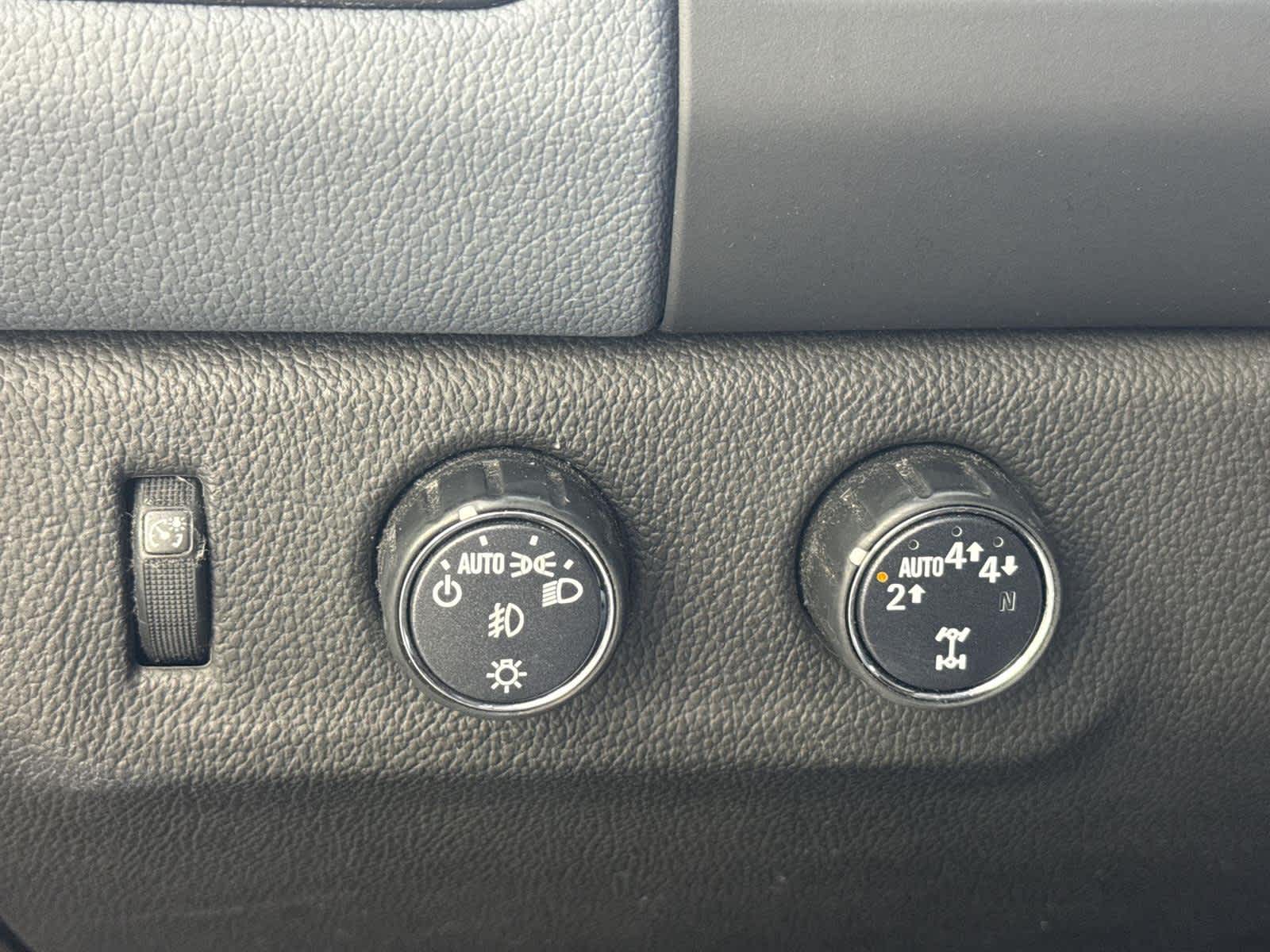 Thumbnail: 2021 Chevrolet Colorado - 24