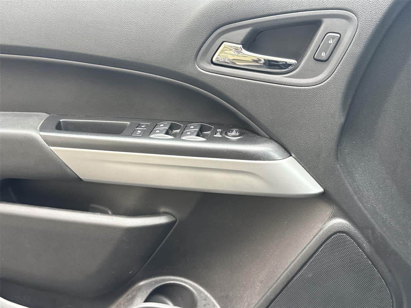 Thumbnail: 2022 Chevrolet Colorado - 21