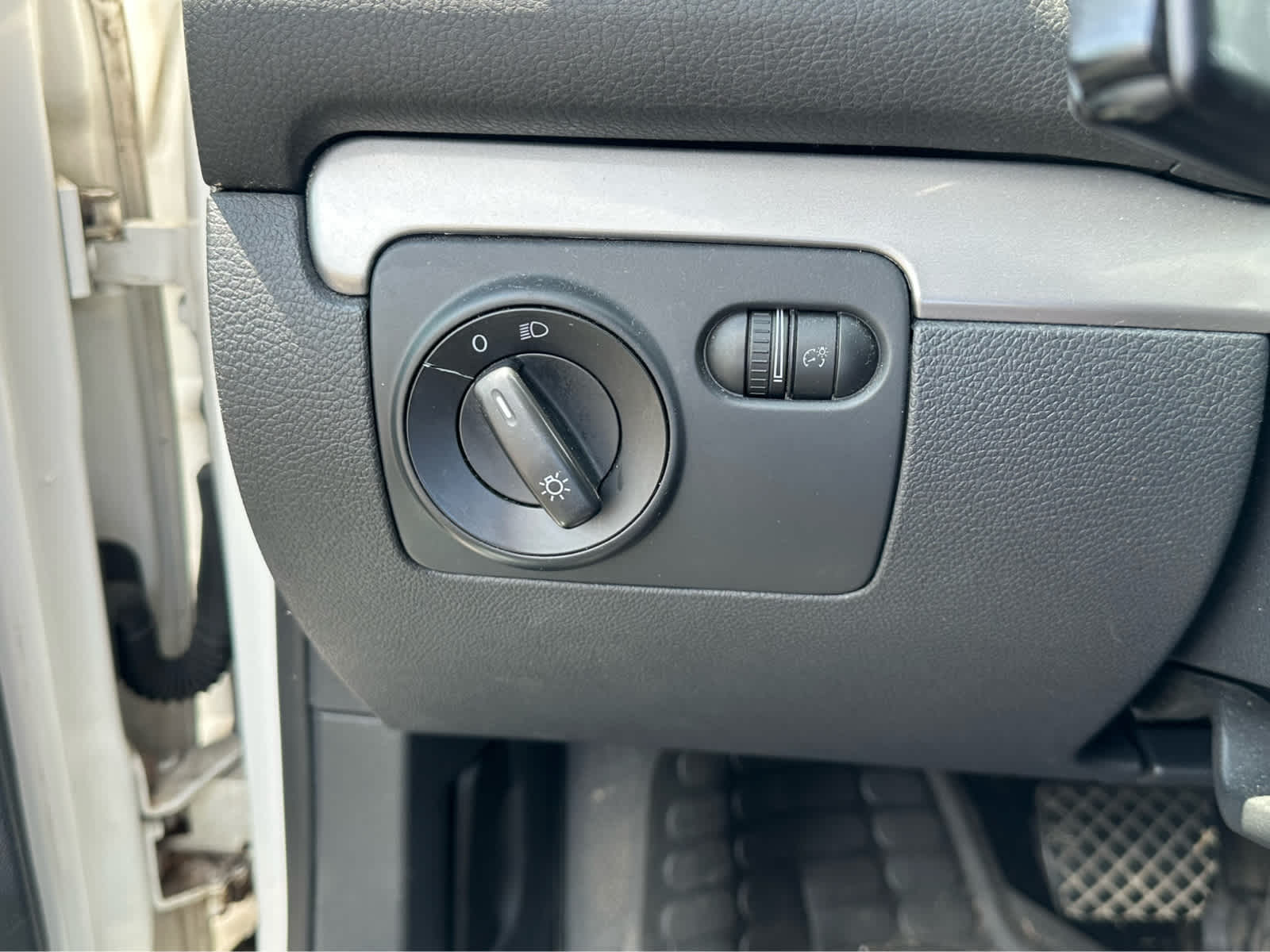 Thumbnail: 2010 Volkswagen Golf - 18